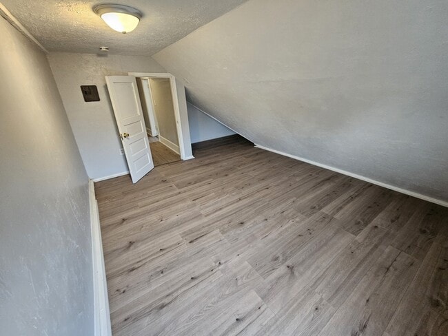 Building Photo - 1850 E 32nd St