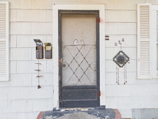 Building Photo - 324 General Mouton Ave