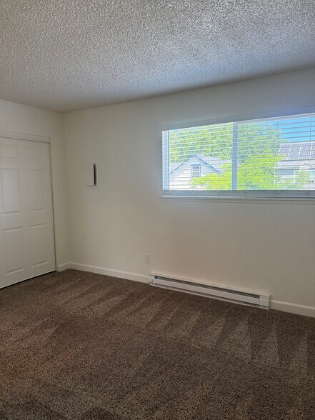 Building Photo - 3025 SE 20th Ave