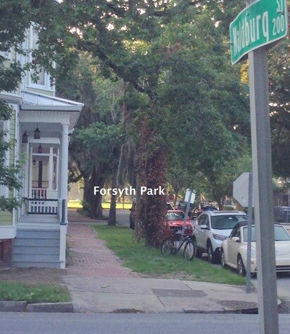 Building Photo - 203 W Waldburg St