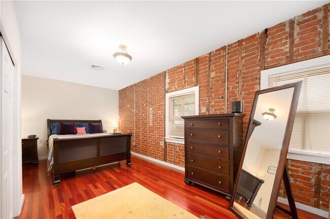 Building Photo - 407 Broadway