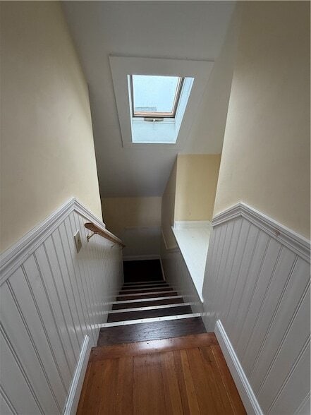 Building Photo - 87 Bentley St