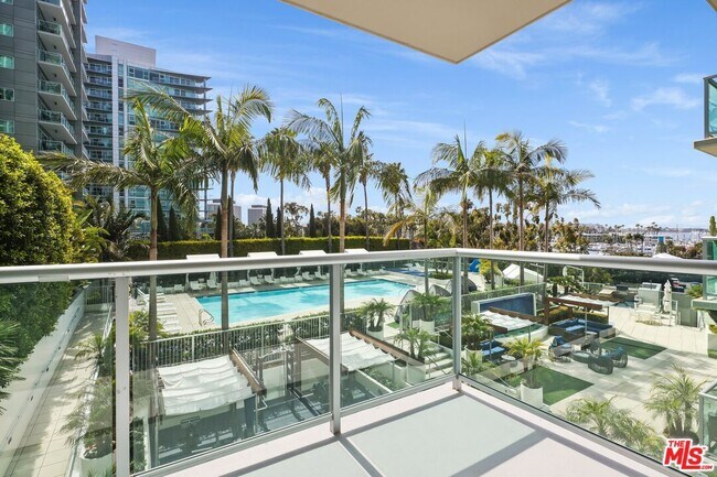 Building Photo - 13700 Marina Pointe Dr