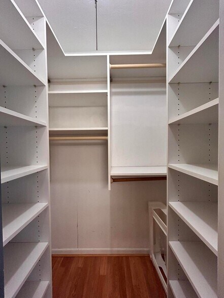 Building Photo - 880 Horizons W