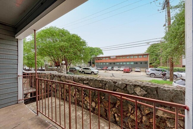 Building Photo - 2901 San Jacinto Blvd