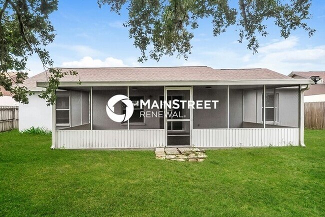 Building Photo - 3 Bedroom Pet-Friendly Home in Winter Have...