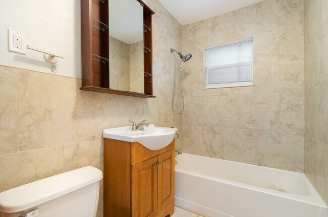 Building Photo - 2125 Smathers Cir S