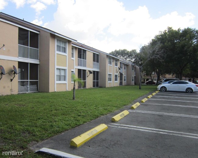 Building Photo - 2 br, 2 bath  - 2218 SW 81st Ave