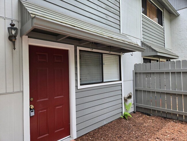 Building Photo - Charming 2-bedroom, 1.5-bath in the desirable Bellamy Forge