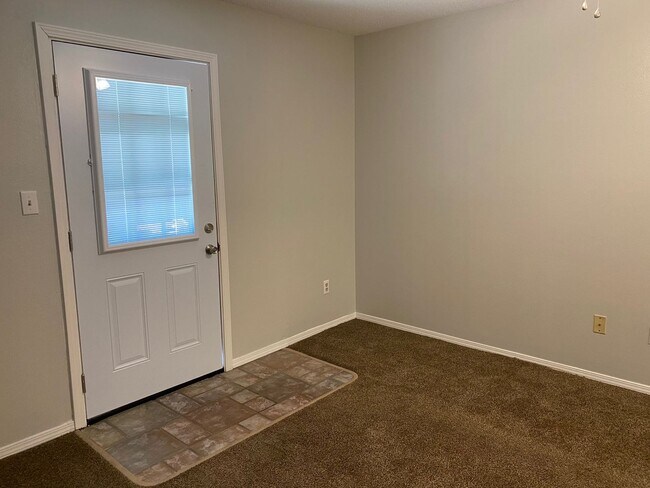 Building Photo - 1BR/1BA Apartment next to Southwood High S...