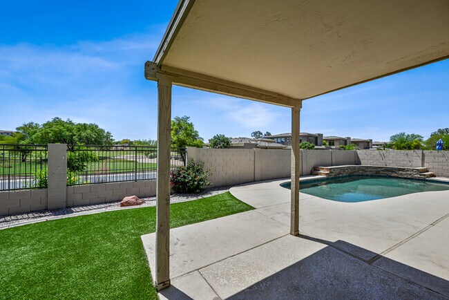 Building Photo - 6937 E Paradise Ln