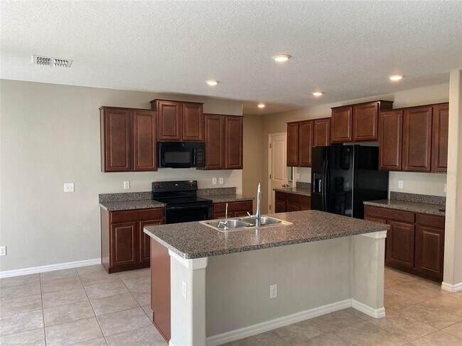 Building Photo - 9648 Sage Creek Dr