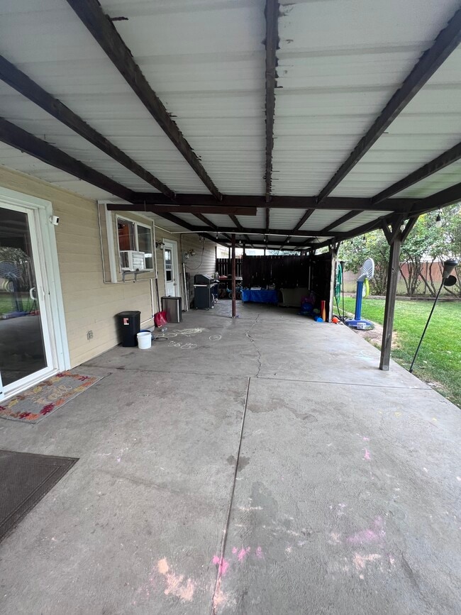 Building Photo - 841 Wildrose Ln