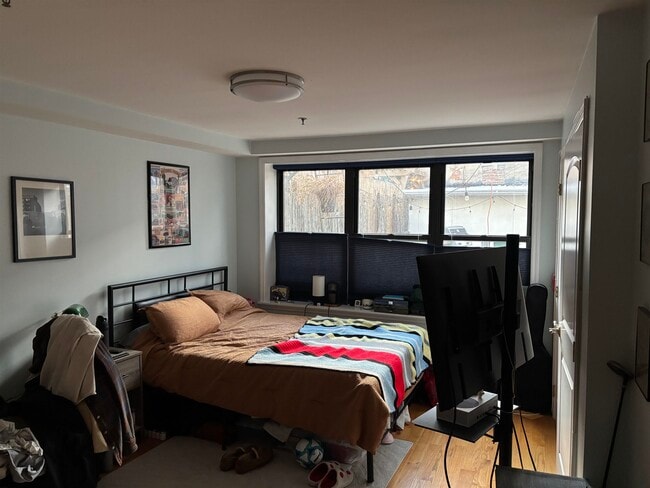 Building Photo - 528 Garden St