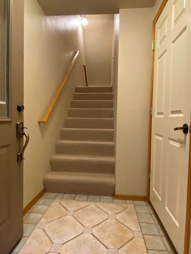 Building Photo - Appealing 3 bed / 1.5 bath townhouse in Greenwood/N Seattle