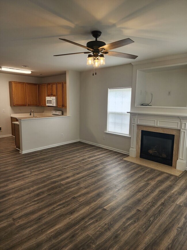 Building Photo - Four bedroom townhome in Caldwell Station