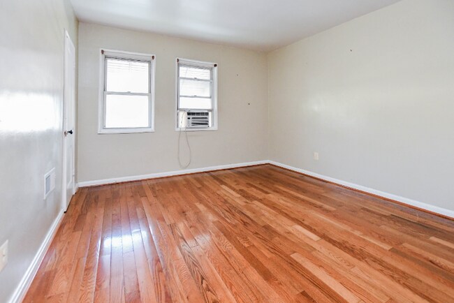 Building Photo - 1709 Montello Ave NE