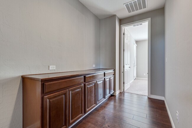 Building Photo - Stunning Summerlin Rental on Private Cul-d...