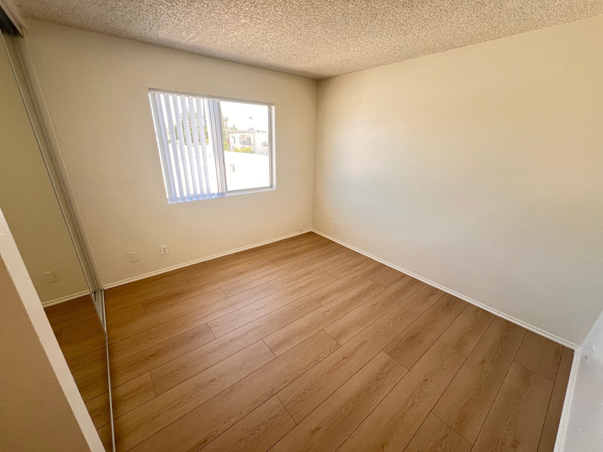 Building Photo - 4424 Woodman Ave