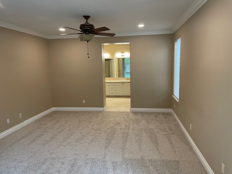 Master BR - 5028 Pearlman Way