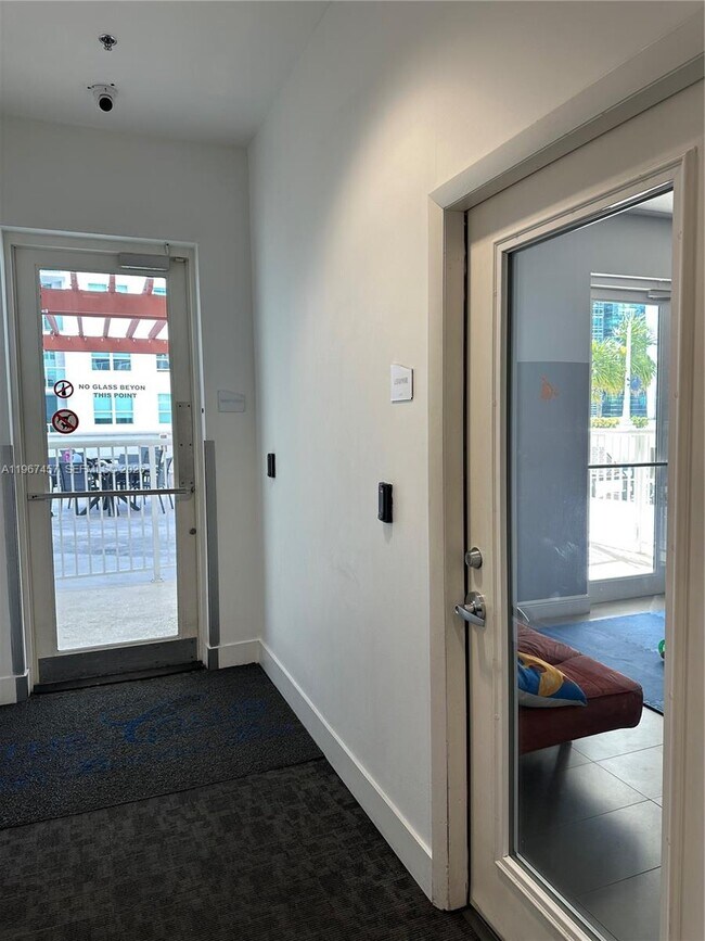 Building Photo - 1200 Brickell Bay Dr