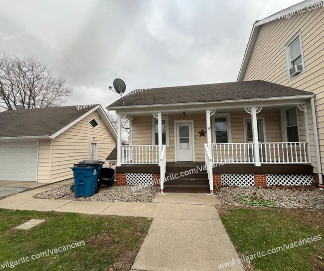 Building Photo - 136 Matteson St