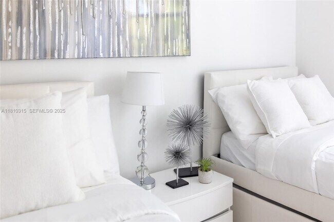 Building Photo - 19901 E Country Club Dr