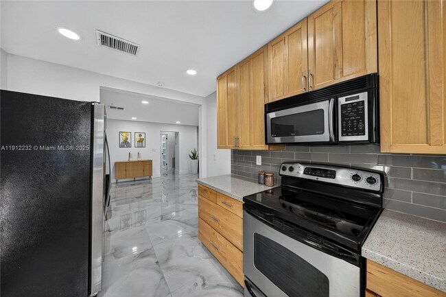 Building Photo - 3130 SW 16th St