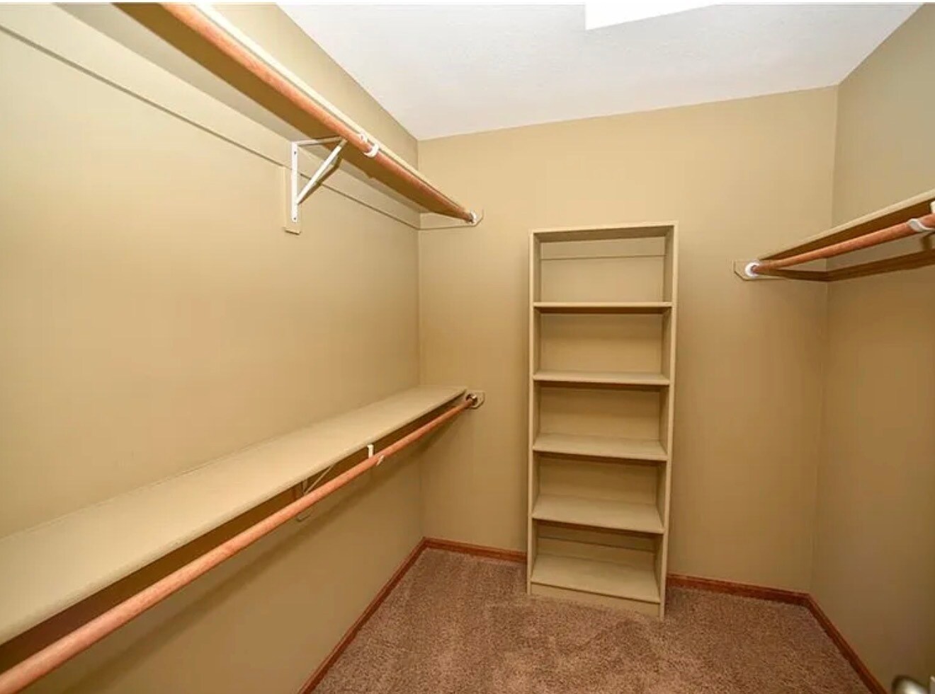 Building Photo - 544 N Old Mill Rd