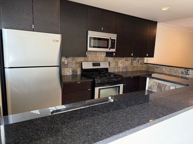 Building Photo - 2 Bed/2 Bath Townhouse in Norcross for Lease