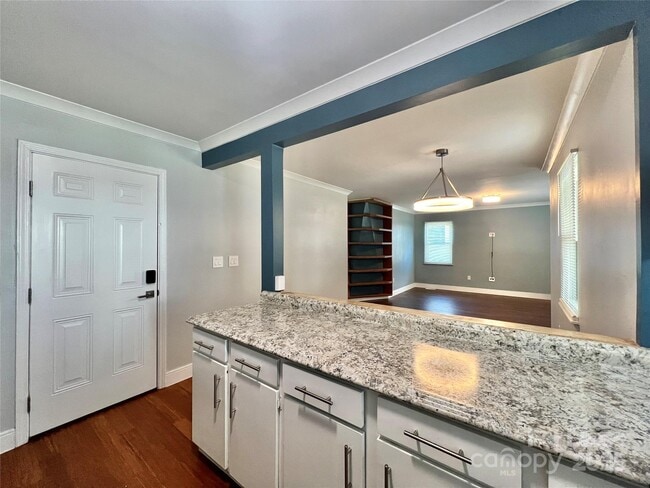 Building Photo - 1604 N Davidson St