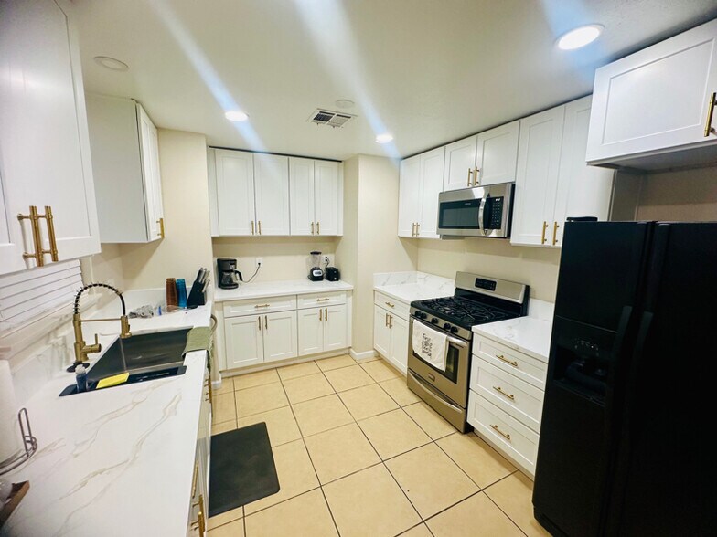 Building Photo - 66953 Buena Vista Ave