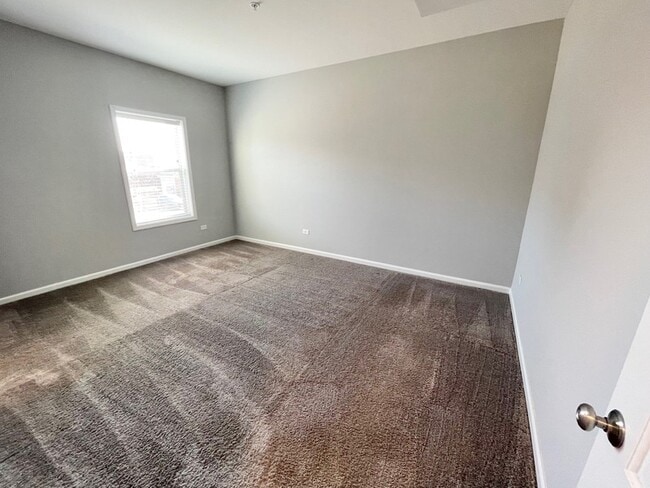 Building Photo - 811 E Main St