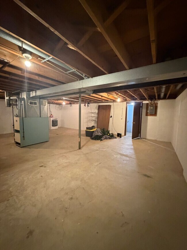 Building Photo - Midpark Duplex