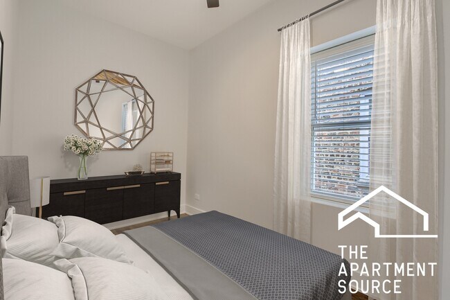 Building Photo - 1452 W Irving Park Rd