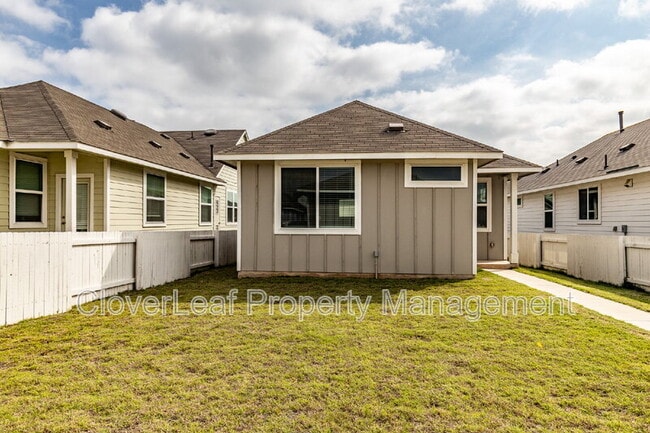 Building Photo - 412 Hortus Dr
