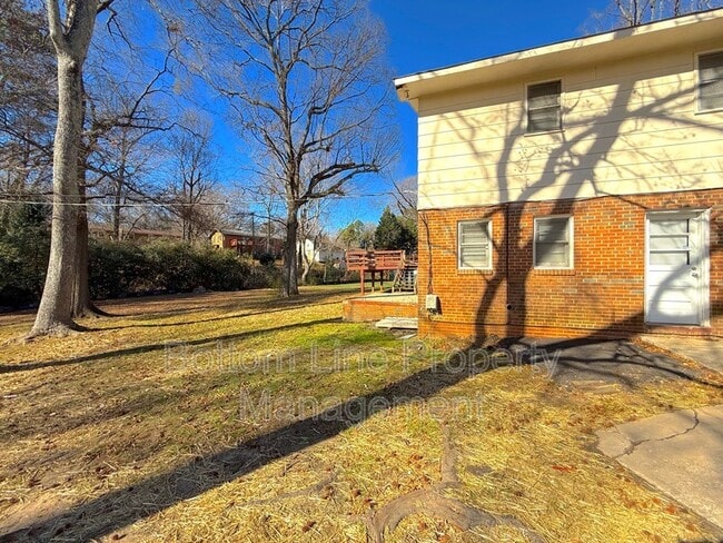 Building Photo - 907 Bannister Pl