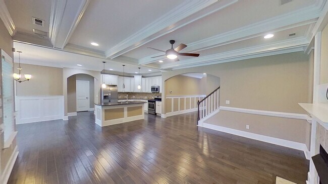 Building Photo - Custom 4 BD/2.5 BA Home with Community Pool, Water Access and Day Dock!