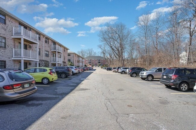 Building Photo - 10 Kenmar Dr