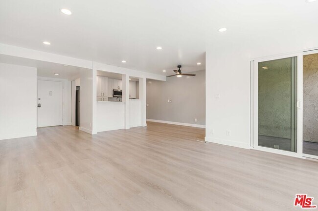 Building Photo - 6275 Canterbury Dr