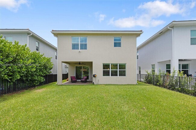 Building Photo - 4048 Veleiros Ave