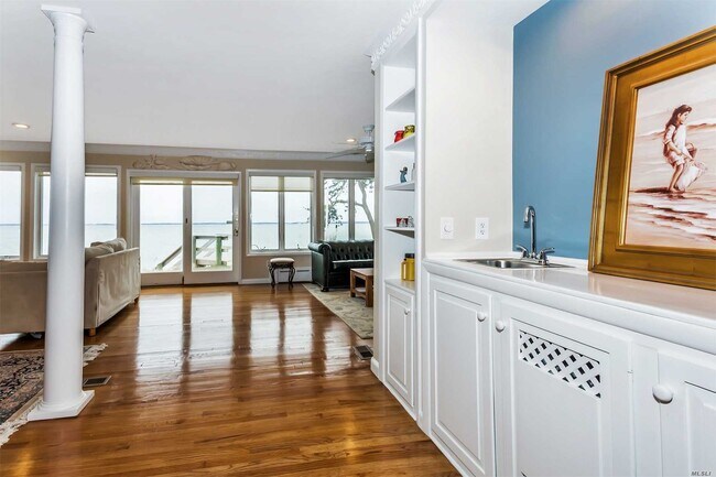 Building Photo - 4170 Peconic Bay Blvd