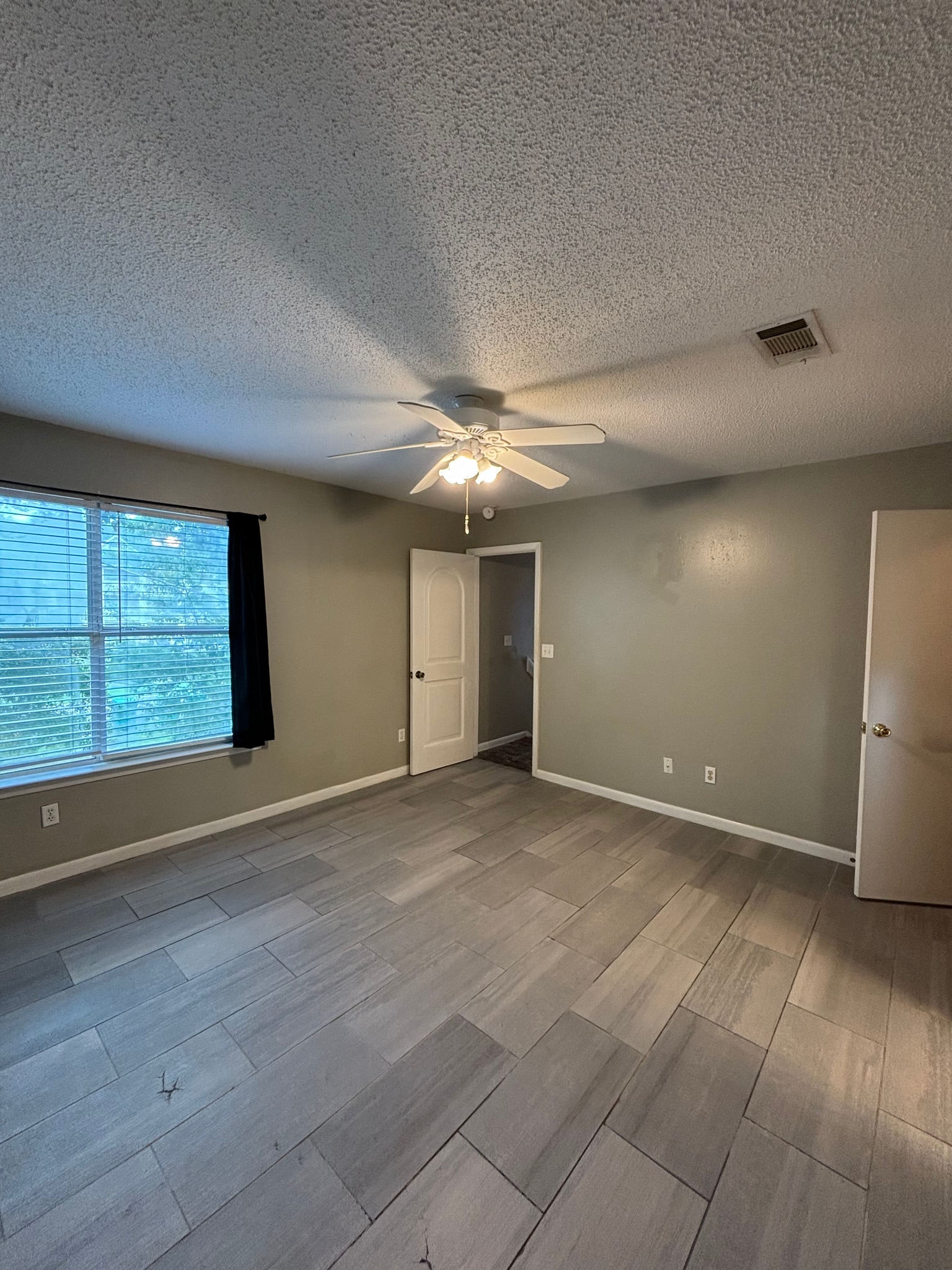 Building Photo - 300 OLYMPIA CT