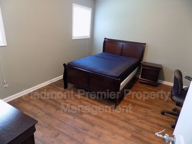 Building Photo - 1212 Brookwood Dr