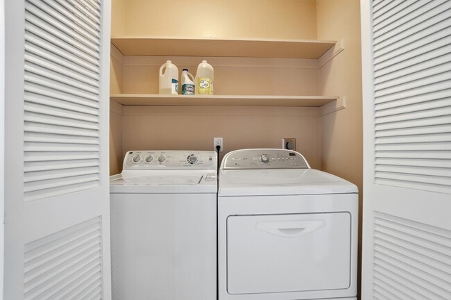 Building Photo - 7214 Winnebago Dr