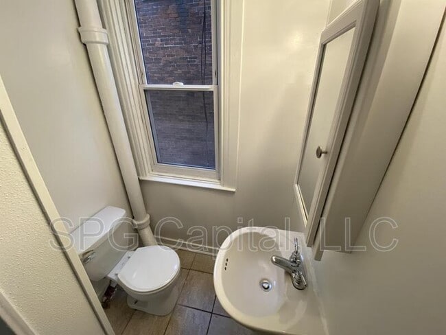 Building Photo - 233 W Jackson St