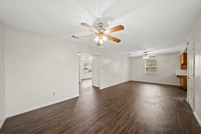 Building Photo - 322 Pinedale Ave