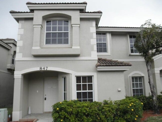 Building Photo - 847 Summit Lake Dr