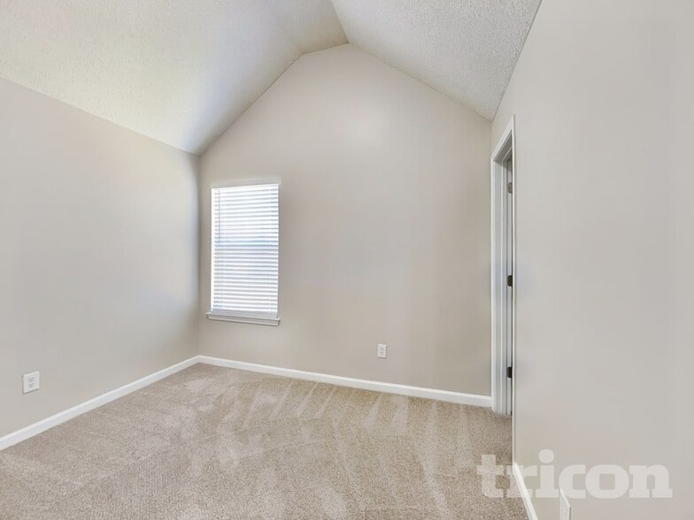 Building Photo - 2135 Mulberry Ln