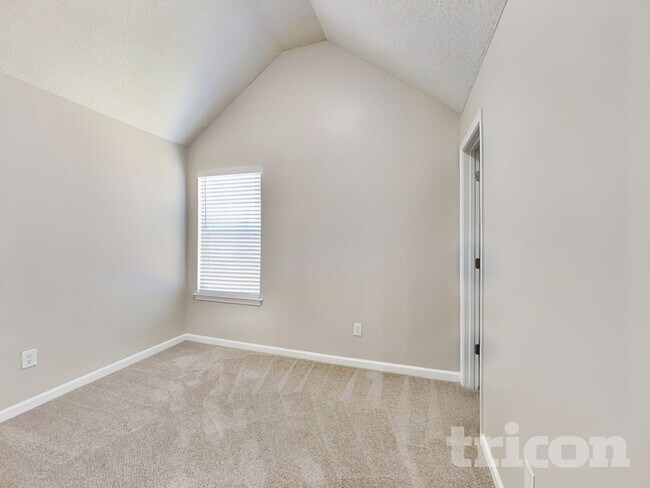 Building Photo - 2135 Mulberry Ln